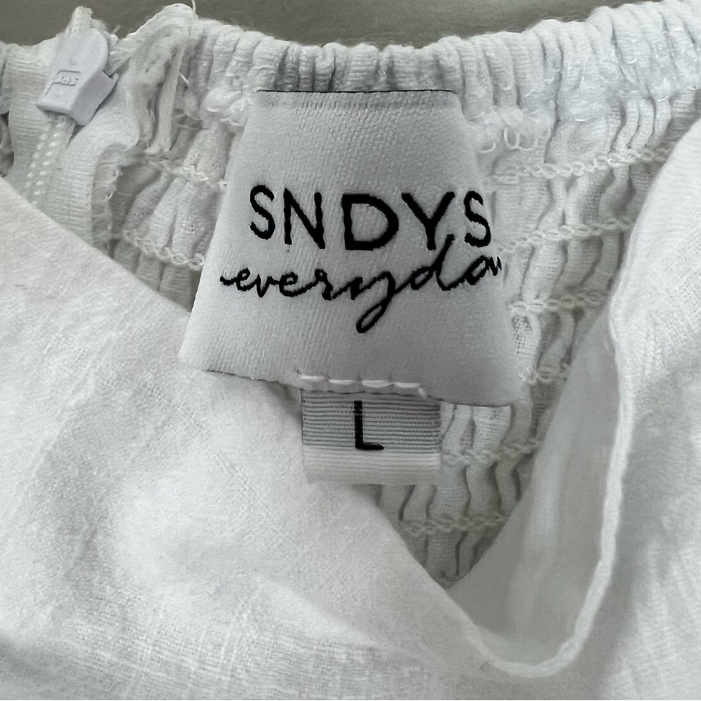 SNDYS White Puff-Sleeve Mini Dress - Classic Summer Style - Picture 4 of 6